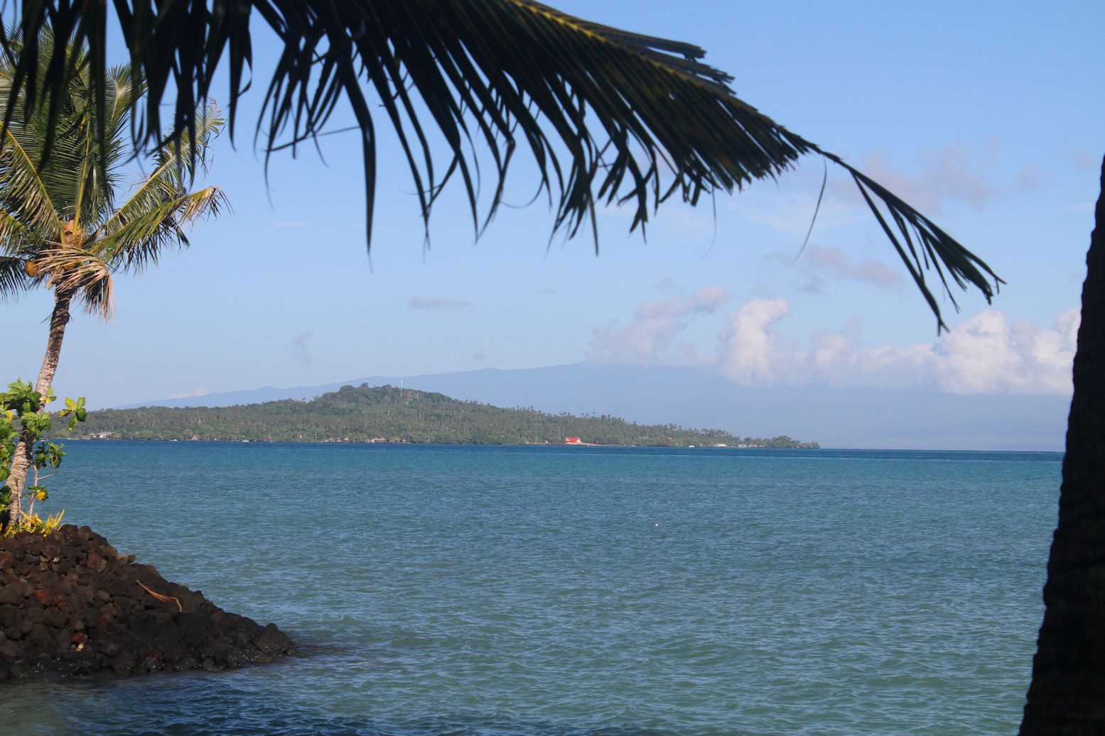 Manono, with Savai'i in the background, looking from Upolu.